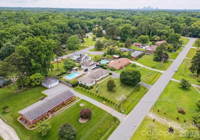 Photo 2 of Single family home for sale at 6700 Terry Dr, Charlotte, NC 28215 | MLS# 4430529 | Listing updated on 2026-10-07
