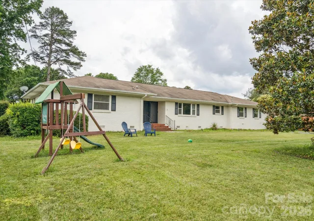 Photo 3 of Single family home for sale at 6700 Terry Dr, Charlotte, NC 28215 | MLS# 4430529 | Listing updated on 2026-10-07