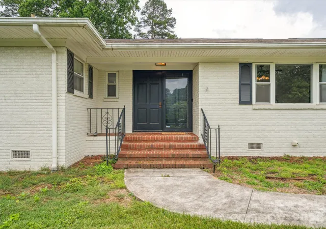 Photo 4 of Single family home for sale at 6700 Terry Dr, Charlotte, NC 28215 | MLS# 4430529 | Listing updated on 2026-10-07