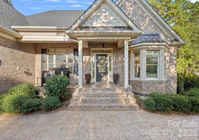 Photo 1 of Single family home for sale at 2504 Stoneview Ct, Denver, NC 28037 | MLS# 4430541 | Listing updated on 2026-10-04