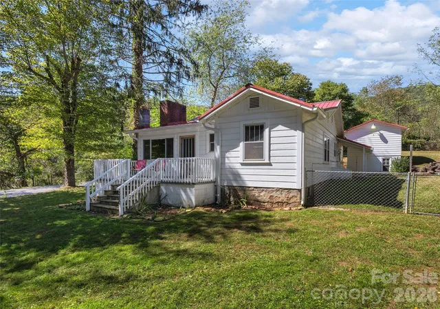 Photo 3 of Single family home for sale at 380 S Morgan Branch Rd, Candler, NC 28715 | MLS# 4430563 | Listing updated on 2026-10-03
