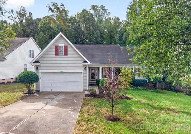 Photo 2 of Single family home for sale at 13510 Damson Dr, Huntersville, NC 28078 | MLS# 4430576 | Listing updated on 2026-10-25