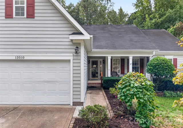 Photo 4 of Single family home for sale at 13510 Damson Dr, Huntersville, NC 28078 | MLS# 4430576 | Listing updated on 2026-10-25
