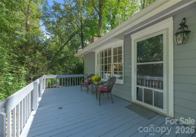 Photo 3 of Single family home for sale at 19 Springwood Dr, Asheville, NC 28805 | MLS# 4430580 | Listing updated on 2026-10-10