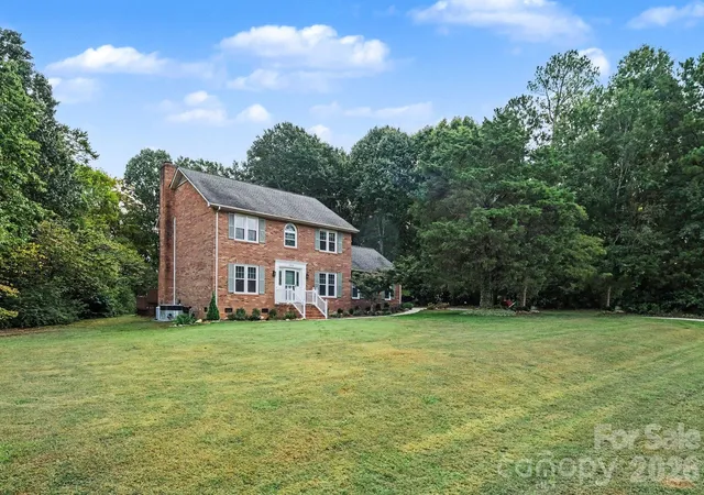 Photo 3 of Single family home for sale at 1312 Bennington Dr Nw, Concord, NC 28027 | MLS# 4430583 | Listing updated on 2026-10-07