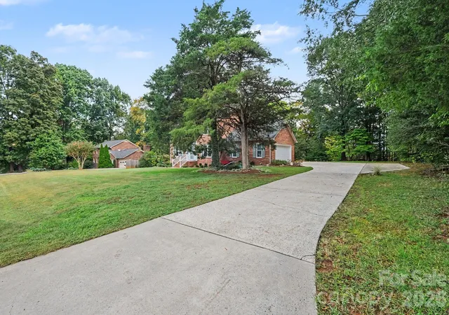 Photo 3 of Single family home for sale at 1312 Bennington Dr NW, Concord, NC 28027 | MLS# 4430583 | Listing updated on 2026-10-08