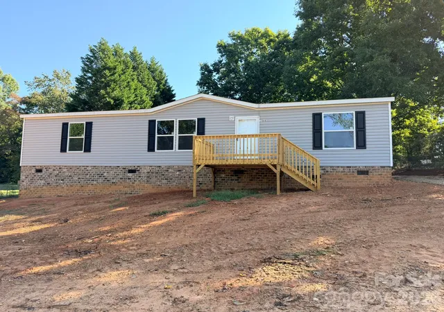 Photo 3 of Single family home for sale at 1066 Gold Mine Dr, Catawba, NC 28609 | MLS# 4430584 | Listing updated on 2026-10-03