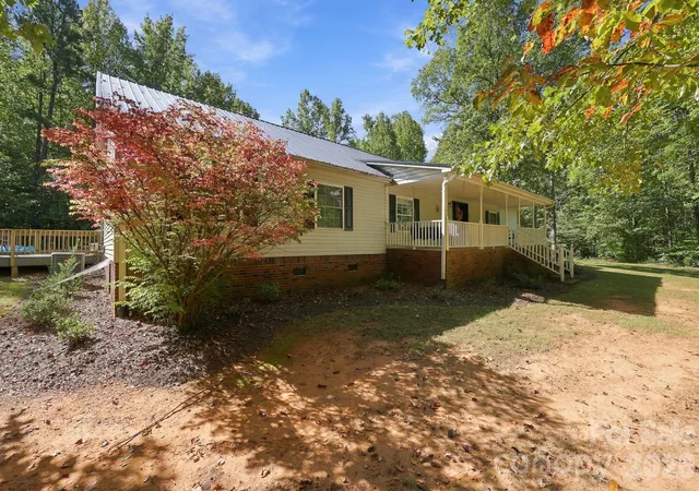 Photo 3 of Single family home for sale at 499 Sandy Crk Ln, Lexington, NC 27295 | MLS# 4430585 | Listing updated on 2026-10-02