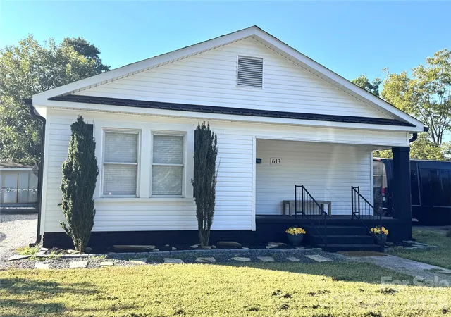 Photo 1 of Single family home for sale at 613 Gum St, Mooresville, NC 28115 | MLS# 4430590 | Listing updated on 2026-10-07