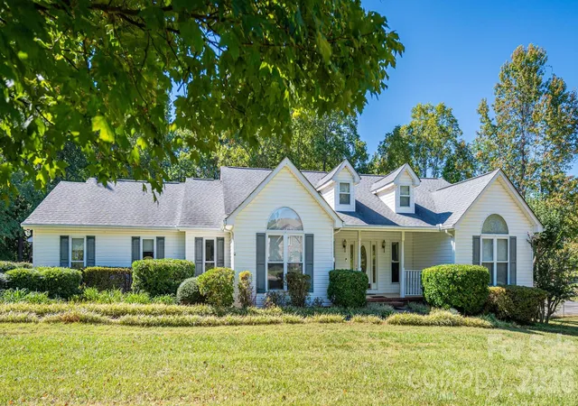 Single family home for sale at 2545 Les Ln, Denver, NC 28037 | MLS# 4430593