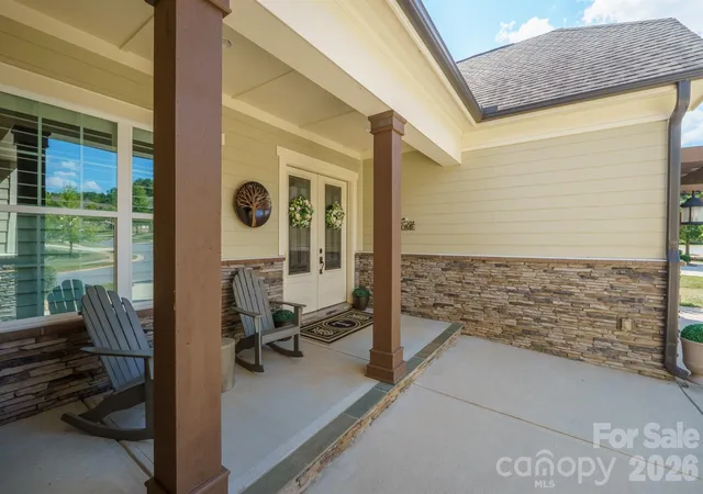 Photo 2 of Single family home for sale at 525 Vintage Crk Dr, Matthews, NC 28104 | MLS# 4430599 | Listing updated on 2026-10-04