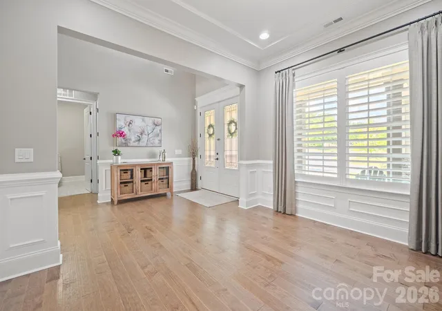 Photo 3 of Single family home for sale at 525 Vintage Crk Dr, Matthews, NC 28104 | MLS# 4430599 | Listing updated on 2026-10-04
