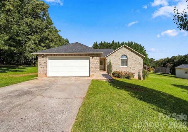 Single family home for sale at 1256 Willow Dr, Morganton, NC 28655 | MLS# 4430614