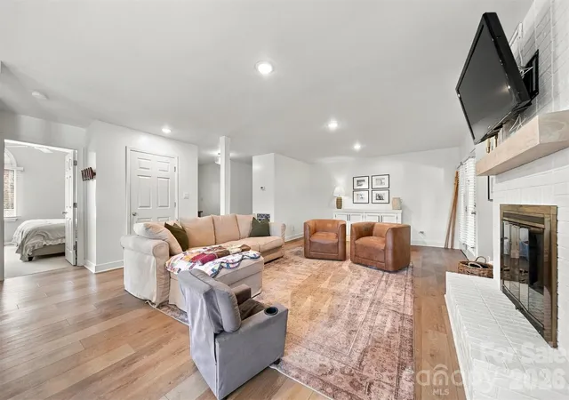 Photo 4 of Single family home for sale at 1256 Willow Dr, Morganton, NC 28655 | MLS# 4430614 | Listing updated on 2026-10-02