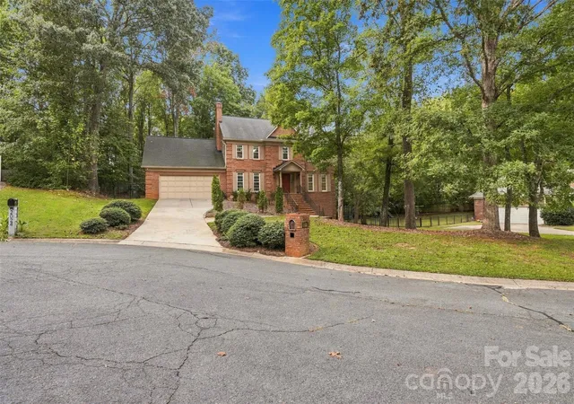 Photo 2 of Single family home for sale at 2020 Fairchelsea Ln, Matthews, NC 28105 | MLS# 4430615 | Listing updated on 2026-10-09