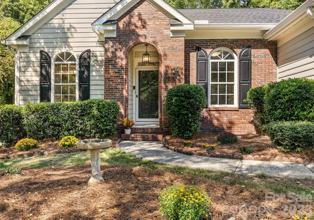 Photo 1 of Single family home for sale at 4415 Highcroft Ln, Charlotte, NC 28269 | MLS# 4430634 | Listing updated on 2026-10-04