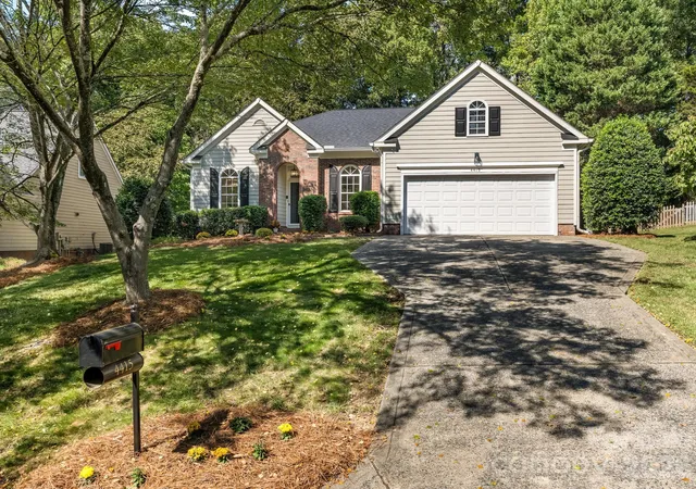 Photo 2 of Single family home for sale at 4415 Highcroft Ln, Charlotte, NC 28269 | MLS# 4430634 | Listing updated on 2026-10-04