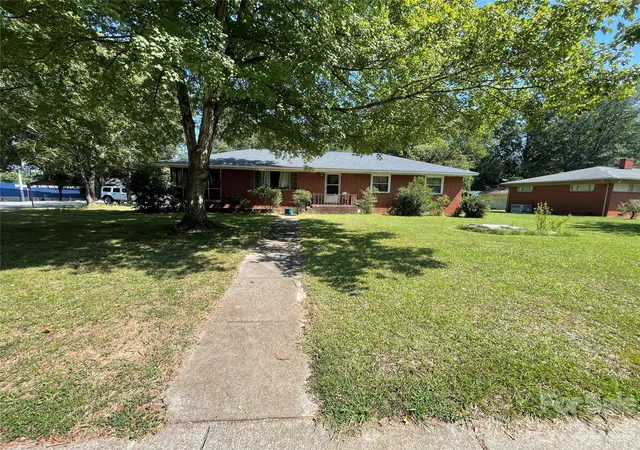 Photo 1 of Sale Pending at 306 S Magnolia St, Mooresville, NC 28115 | MLS# 4430637 | Listing updated on 2026-10-02
