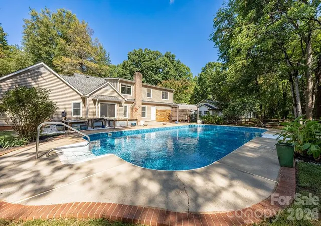 Photo 2 of Single family home for sale at 9423 Whitethorn Dr, Charlotte, NC 28277 | MLS# 4430638 | Listing updated on 2026-10-06