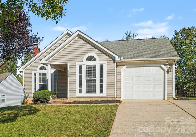 Photo 2 of Single family home for sale at 4609 Avalon Forest Ln, Charlotte, NC 28269 | MLS# 4430650 | Listing updated on 2026-10-06