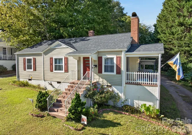 Single family home for sale at 1068 14th Avenue, Hickory, NC 28601 | MLS# 4430656