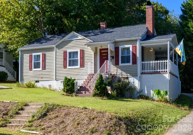 Photo 1 of Single family home for sale at 1068 14th Avenue, Hickory, NC 28601 | MLS# 4430656 | Listing updated on 2026-10-04