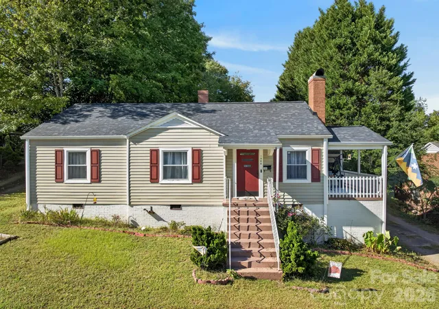 Photo 2 of Single family home for sale at 1068 14th Avenue, Hickory, NC 28601 | MLS# 4430656 | Listing updated on 2026-10-04
