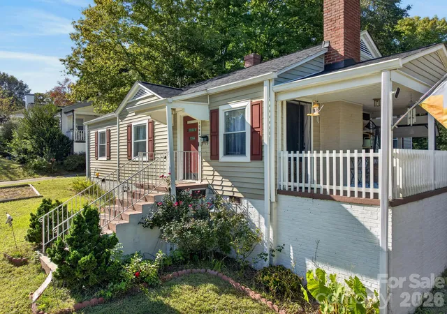 Photo 3 of Single family home for sale at 1068 14th Avenue, Hickory, NC 28601 | MLS# 4430656 | Listing updated on 2026-10-04