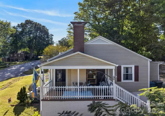 Photo 4 of Single family home for sale at 1068 14th Avenue, Hickory, NC 28601 | MLS# 4430656 | Listing updated on 2026-10-04