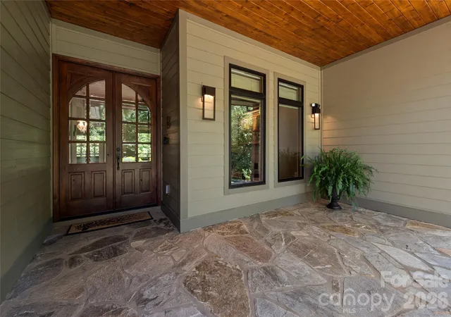 Photo 2 of Single family home for sale at 945 Somersby Park, Hendersonville, NC 28739 | MLS# 4430657 | Listing updated on 2026-10-08