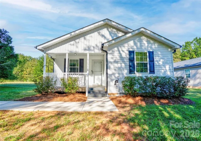 Photo 1 of Single family home for sale at 1414 Southridge St, Shelby, NC 28152 | MLS# 4430658 | Listing updated on 2026-10-05