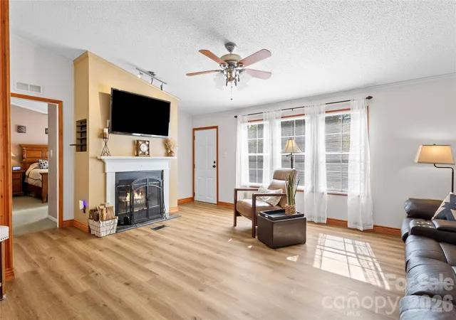 Photo 2 of Single family home for sale at 183 Gobbler Cir, Horse Shoe, NC 28742 | MLS# 4430660 | Listing updated on 2026-10-03