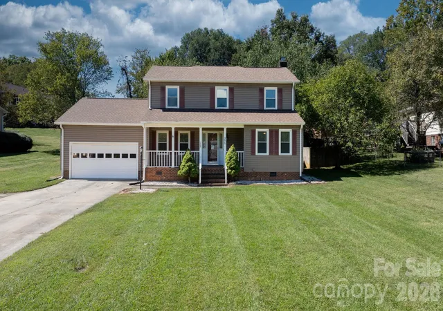Photo 1 of Single family home for sale at 3675 10th Street, Hickory, NC 28601 | MLS# 4430666 | Listing updated on 2026-10-03