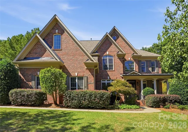 Photo 2 of Sale Pending at 28015 Villa Walk Ln, Fort Mill, SC 29707 | MLS# 4430668 | Listing updated on 2026-10-08