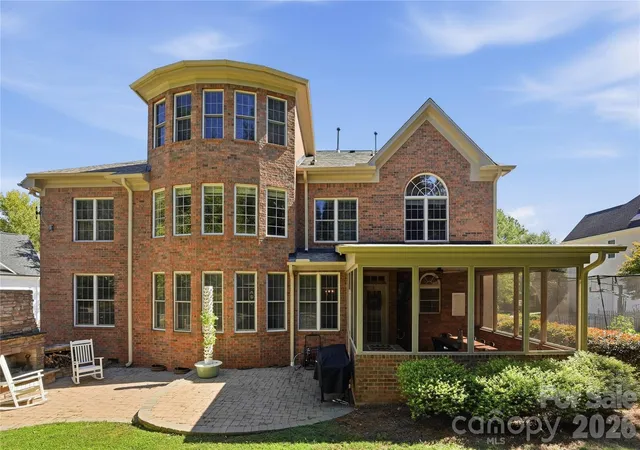 Photo 3 of Sale Pending at 28015 Villa Walk Ln, Fort Mill, SC 29707 | MLS# 4430668 | Listing updated on 2026-10-08