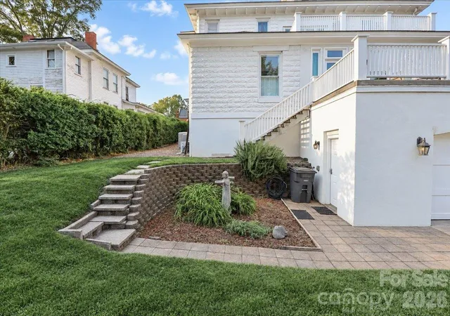 Photo 4 of Single family home for sale at 403 W Front St, Statesville, NC 28677 | MLS# 4430672 | Listing updated on 2026-10-19