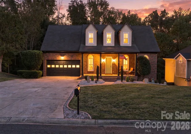Photo 1 of Single family home for sale at 7122 Rothmore St, Charlotte, NC 28215 | MLS# 4430685 | Listing updated on 2026-10-04