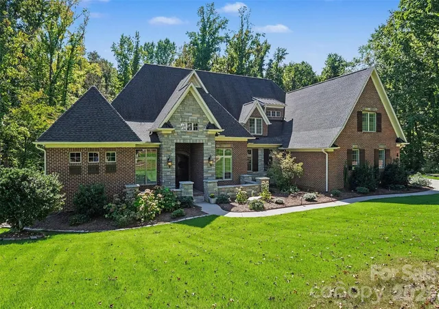 Photo 3 of Single family home for sale at 4071 Poplar Ridge Dr, Fort Mill, SC 29715 | MLS# 4430691 | Listing updated on 2026-10-08