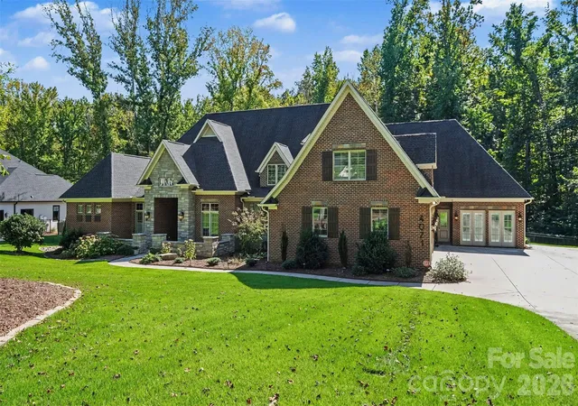 Photo 3 of Single family home for sale at 4071 Poplar Ridge Dr, Fort Mill, SC 29715 | MLS# 4430691 | Listing updated on 2026-10-09