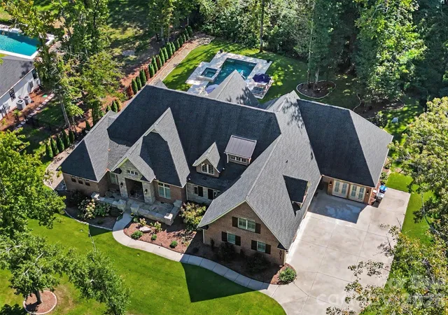 Photo 4 of Single family home for sale at 4071 Poplar Ridge Dr, Fort Mill, SC 29715 | MLS# 4430691 | Listing updated on 2026-10-09