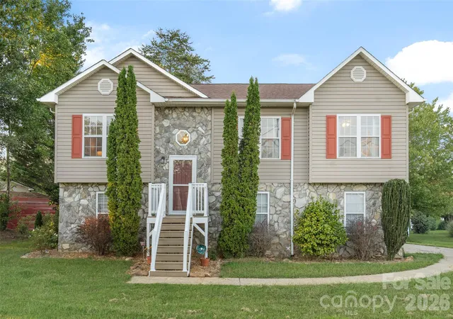 Photo 2 of Single family home for sale at 1500 Ivy Ln, Valdese, NC 28690 | MLS# 4430692 | Listing updated on 2026-10-07
