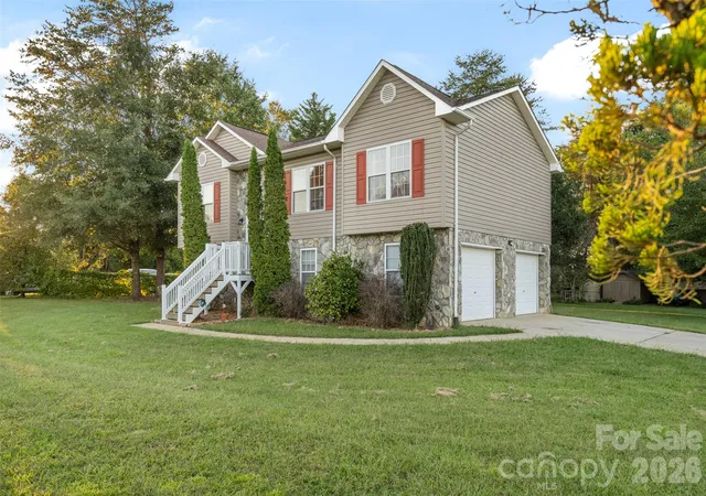 Photo 3 of Single family home for sale at 1500 Ivy Ln, Valdese, NC 28690 | MLS# 4430692 | Listing updated on 2026-10-07