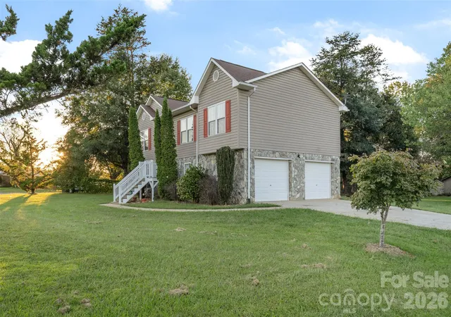 Photo 3 of Single family home for sale at 1500 Ivy Ln, Valdese, NC 28690 | MLS# 4430692 | Listing updated on 2026-10-07
