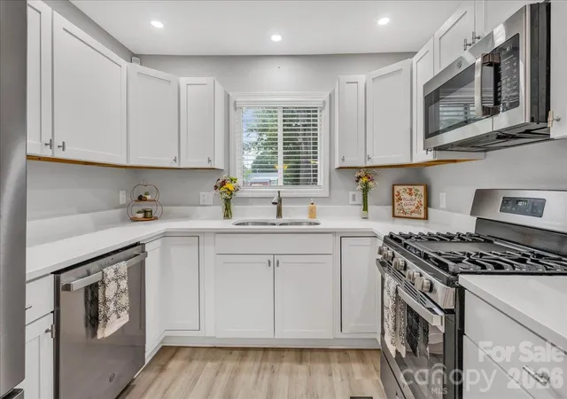 Photo 1 of Single family home for sale at 1005 Noles Dr, Mount Holly, NC 28120 | MLS# 4430700 | Listing updated on 2026-10-04
