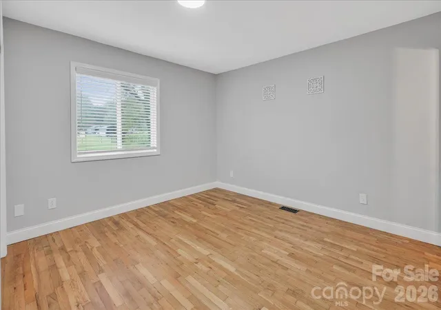 Photo 3 of Single family home for sale at 1005 Noles Dr, Mount Holly, NC 28120 | MLS# 4430700 | Listing updated on 2026-10-04