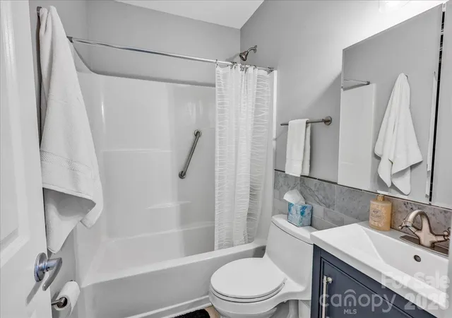 Photo 4 of Single family home for sale at 1005 Noles Dr, Mount Holly, NC 28120 | MLS# 4430700 | Listing updated on 2026-10-04