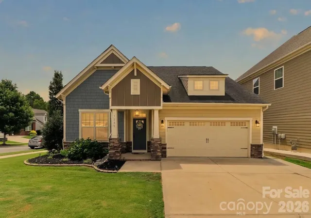 Photo 1 of Single family home for sale at 128 Creekside Xing Ln, Mooresville, NC 28117 | MLS# 4430717 | Listing updated on 2026-10-03
