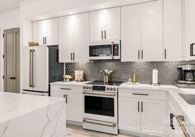Photo 4 of Condo for sale at 4620 Piedmont Row Dr, Charlotte, NC 28210 | MLS# 4430742 | Listing updated on 2026-10-04