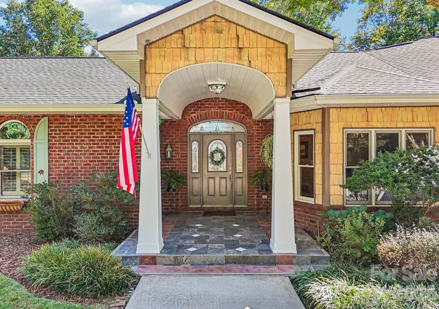 Photo 1 of Single family home for sale at 239 Bearwallow Mountain Rd, Hendersonville, NC 28792 | MLS# 4430745 | Listing updated on 2026-10-08