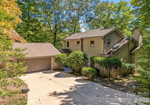 Photo 1 of Single family home for sale at 266 Stone Dr, Brevard, NC 28712 | MLS# 4430757 | Listing updated on 2026-10-08